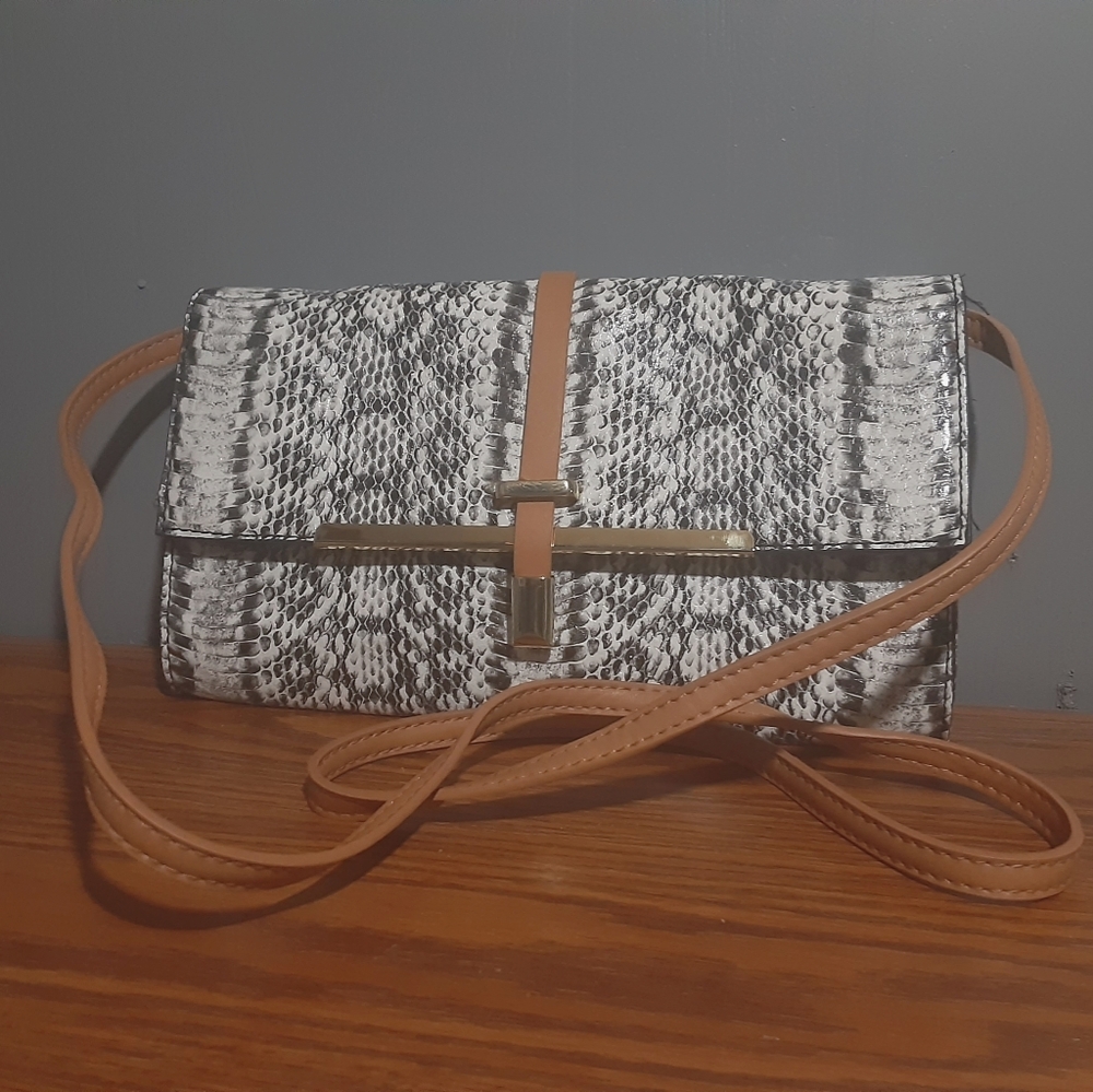 Jaclyn Smith cross body bag